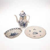 A GROUP OF 18TH CENTURY WORCESTER BLUE AND WHITE PORCELAIN