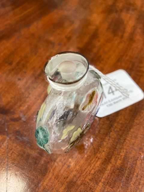 A CHINESE GLASS SNUFF BOTTLE - Image 2 of 4