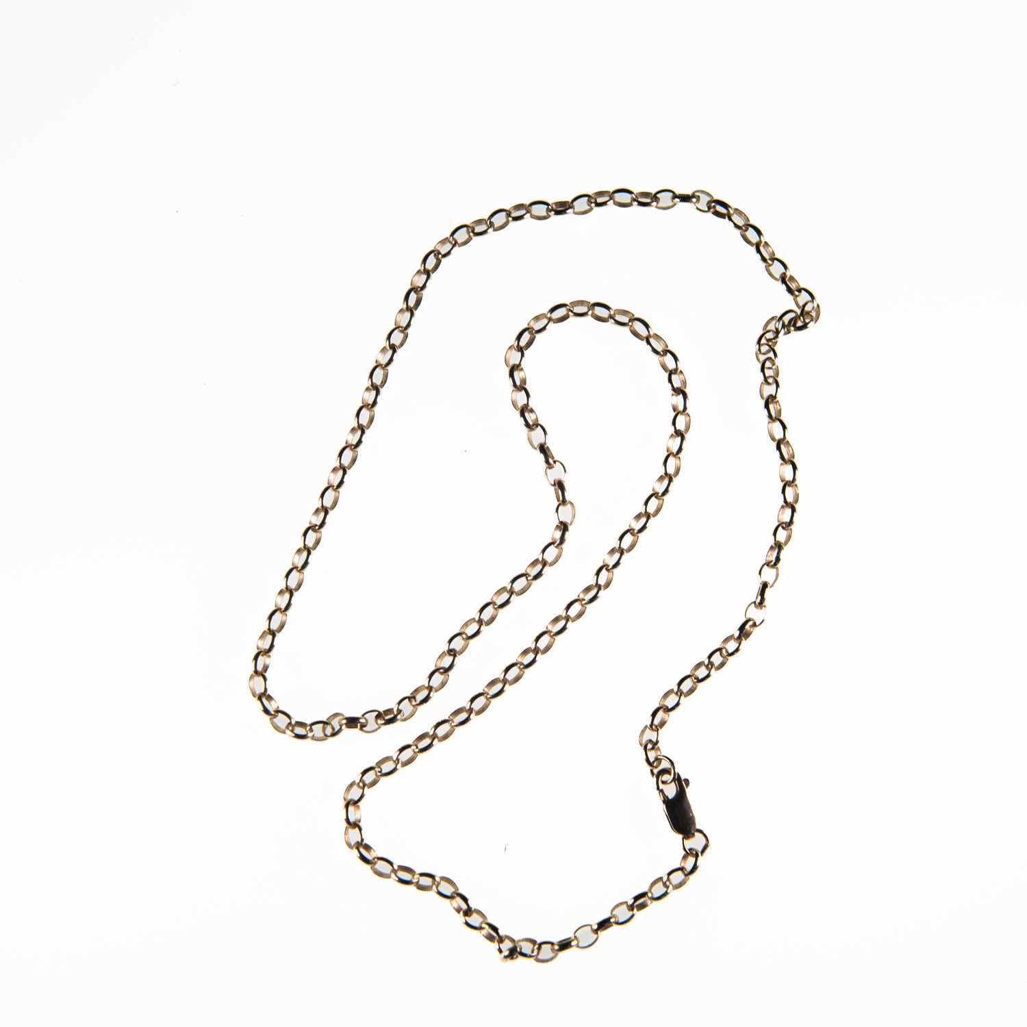 A 9 CARAT GOLD CHAIN NECKLACE