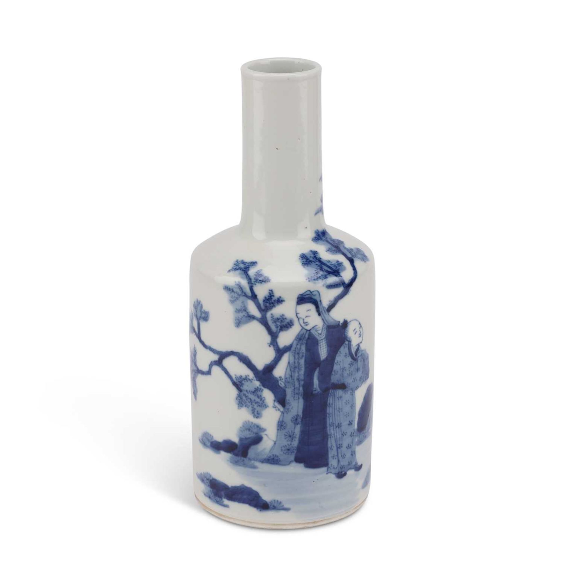 A CHINESE BLUE AND WHITE VASE