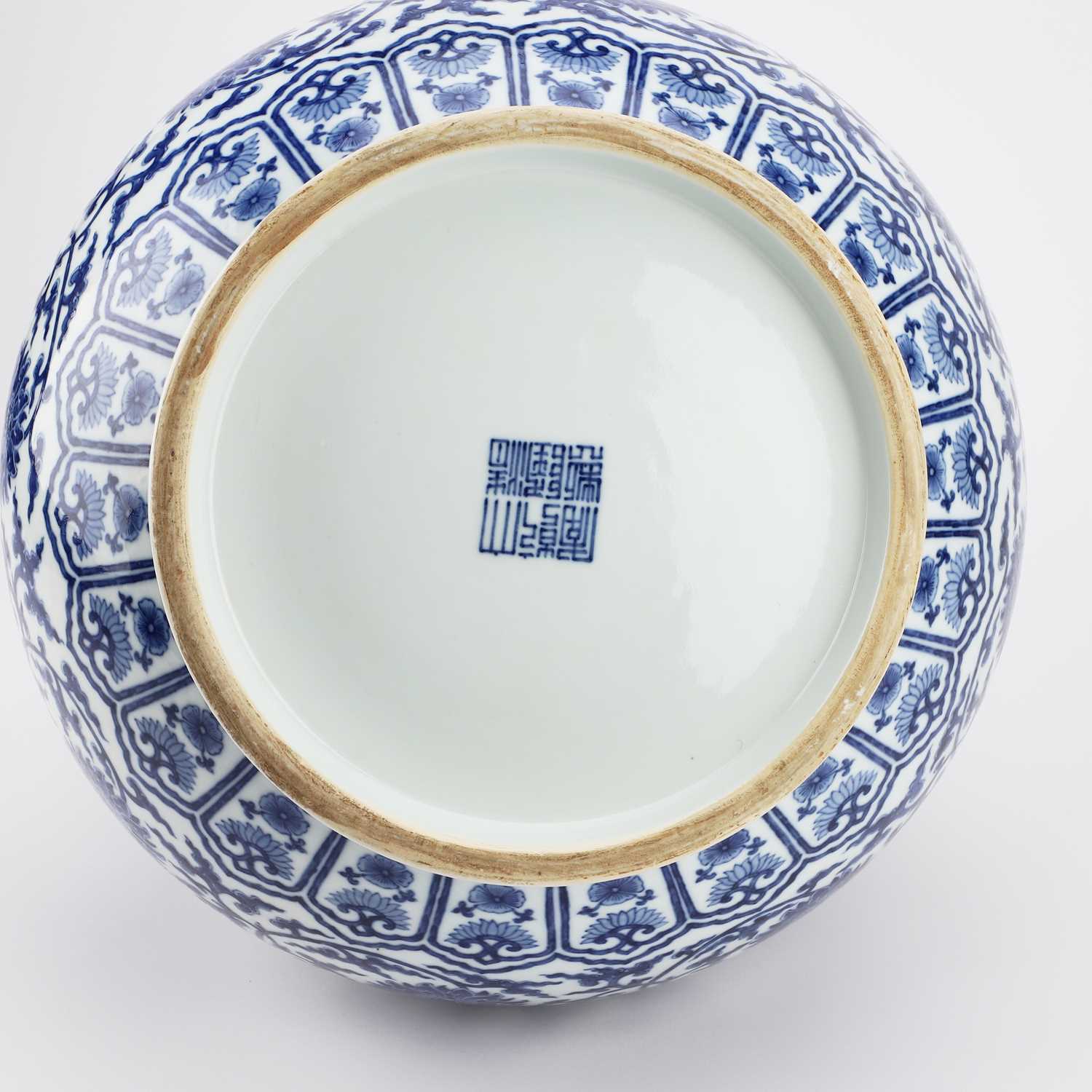 A LARGE MING-STYLE BLUE AND WHITE VASE, HU - Image 2 of 11