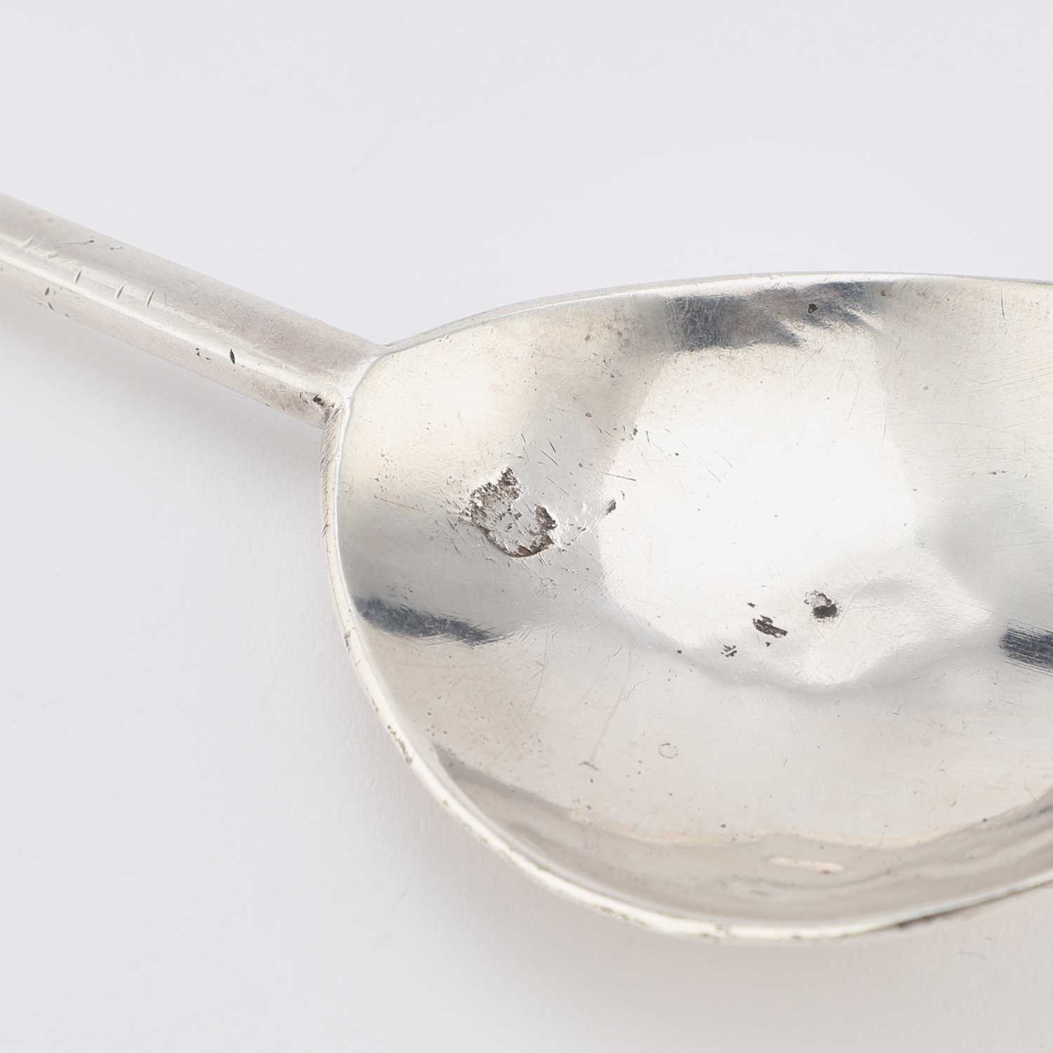 A CHARLES I SILVER SLIP-TOP SPOON - Image 3 of 3