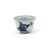 A CHINESE PORCELAIN BLUE AND WHITE DRAGON WINE CUP, WANLI PERIOD