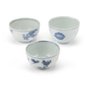 THREE CHINESE PORCELAIN BLUE AND WHITE WINE CUPS, WANLI PERIOD