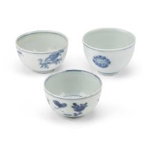 THREE CHINESE PORCELAIN BLUE AND WHITE WINE CUPS, WANLI PERIOD