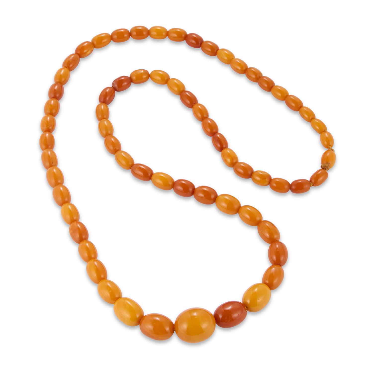 A BUTTERSCOTCH AMBER BEAD NECKLACE