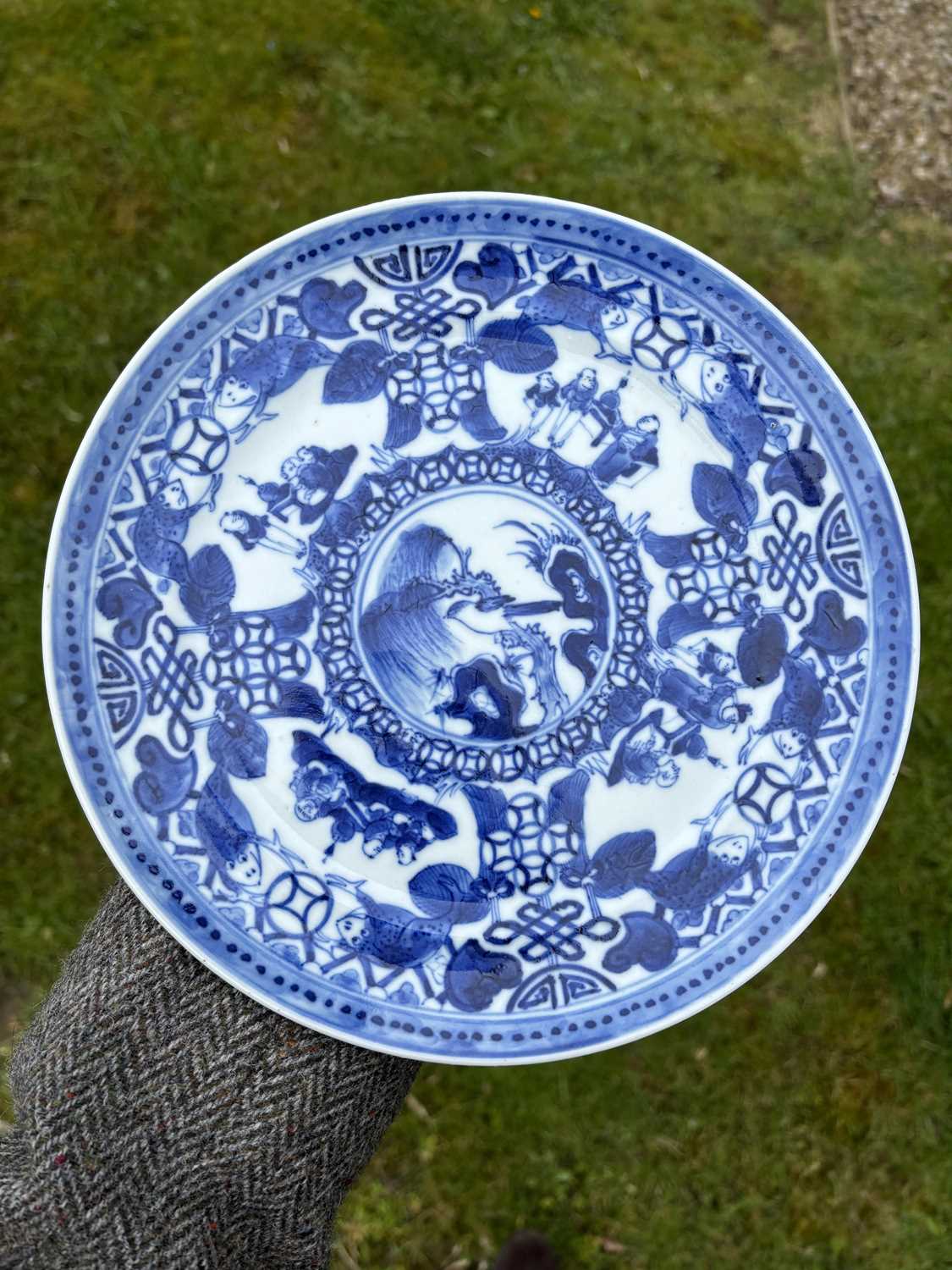 A PAIR OF CHINESE BLUE AND WHITE PLATES - Image 10 of 10