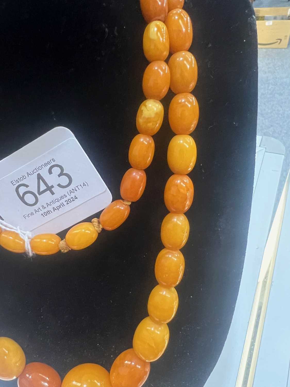 A BUTTERSCOTCH AMBER BEAD NECKLACE - Image 7 of 7