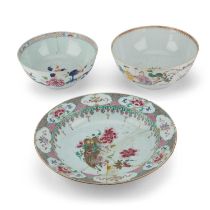TWO 18TH CENTURY CHINESE BOWLS AND AN 18TH CENTURY FAMILLE ROSE DISH