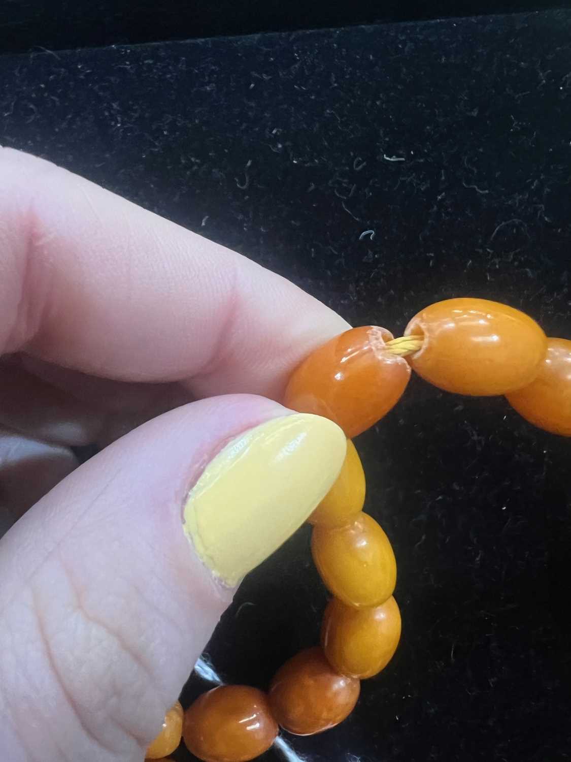 A BUTTERSCOTCH AMBER BEAD NECKLACE - Image 6 of 7