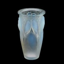 RENÉ LALIQUE (FRENCH, 1860-1945), A LARGE 'CEYLAN' VASE, DESIGNED 1924