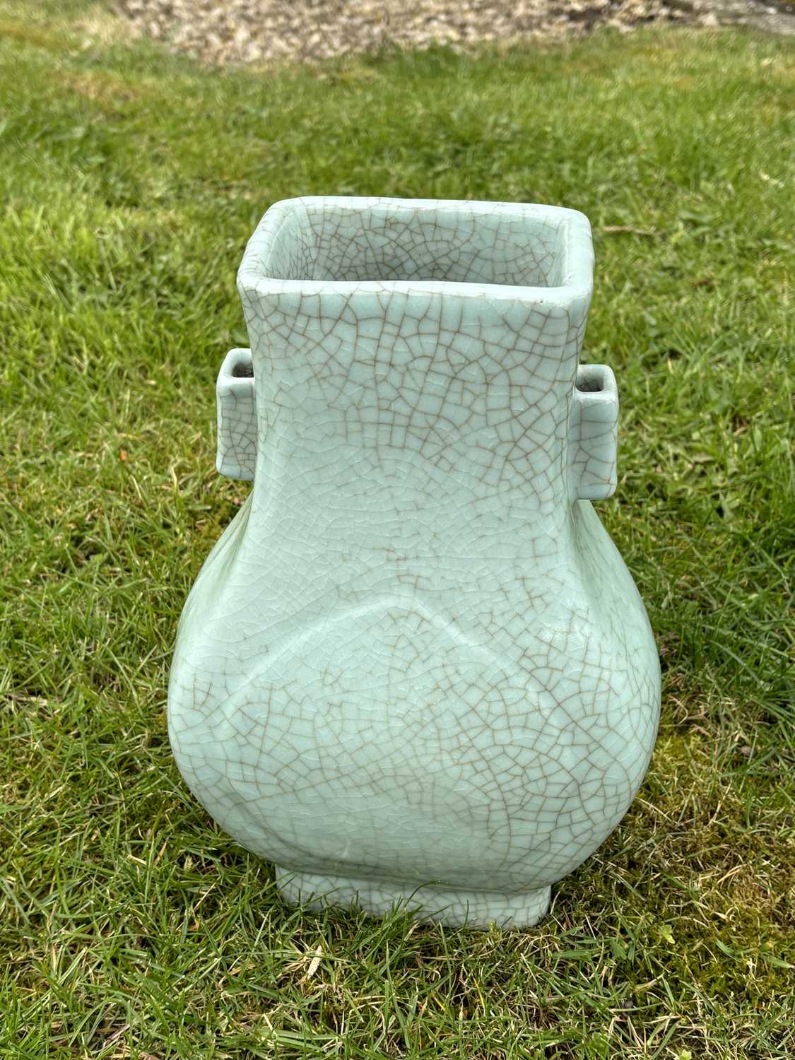 A GE-TYPE FACETED FANGHU-FORM VASE - Image 9 of 9