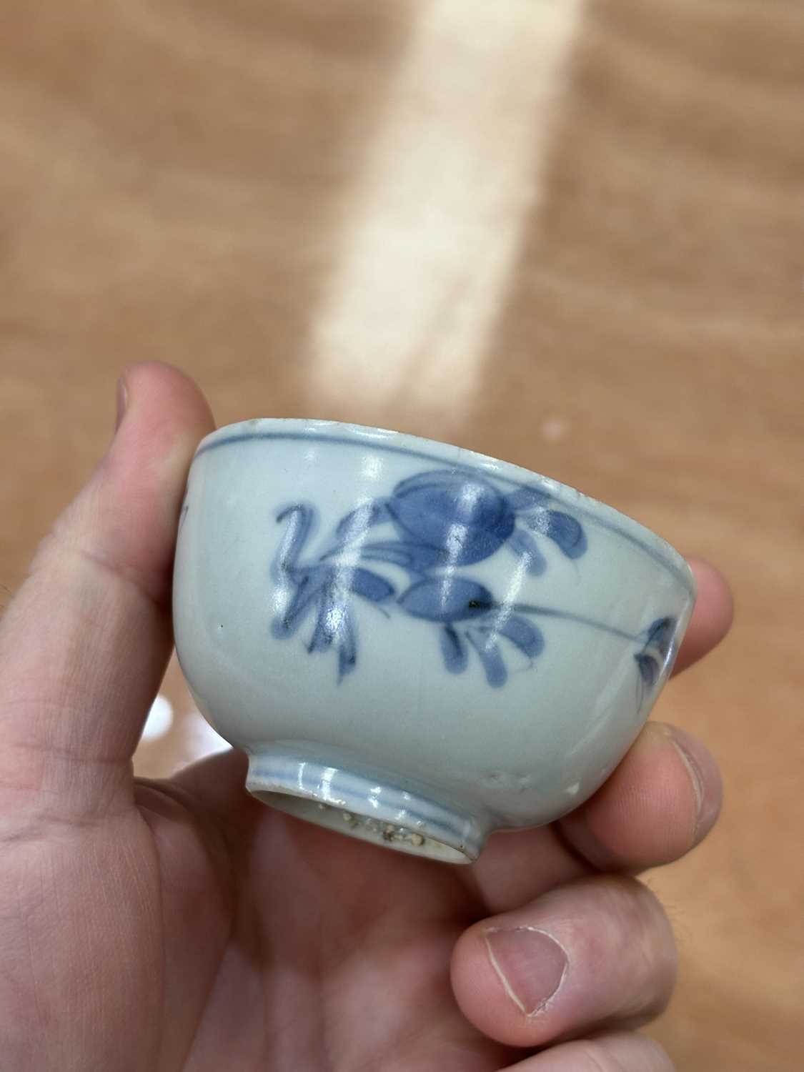 THREE CHINESE PORCELAIN BLUE AND WHITE WINE CUPS, WANLI PERIOD - Image 6 of 13
