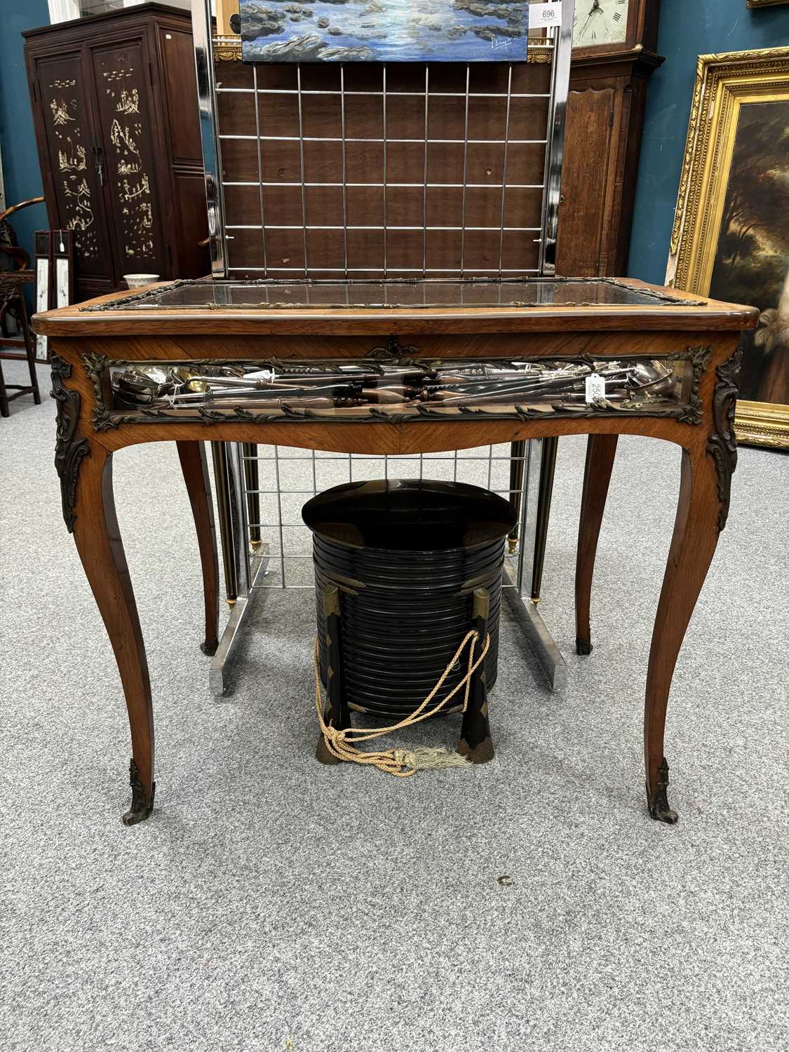 A LARGE LOUIS XV STYLE ORMOLU-MOUNTED KINGWOOD BIJOUTERIE TABLE, 19TH CENTURY - Image 3 of 10