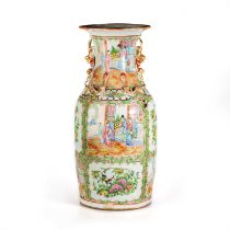 A CHINESE CANTON FAMILLE ROSE VASE, 19TH CENTURY