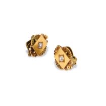 A PAIR OF VICTORIAN EARRINGS