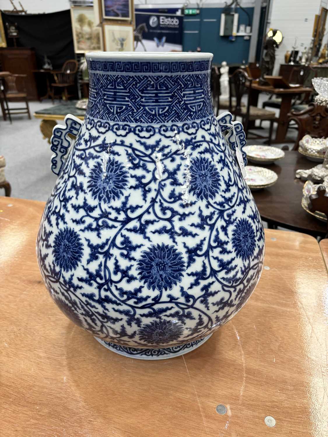 A LARGE MING-STYLE BLUE AND WHITE VASE, HU - Image 7 of 11