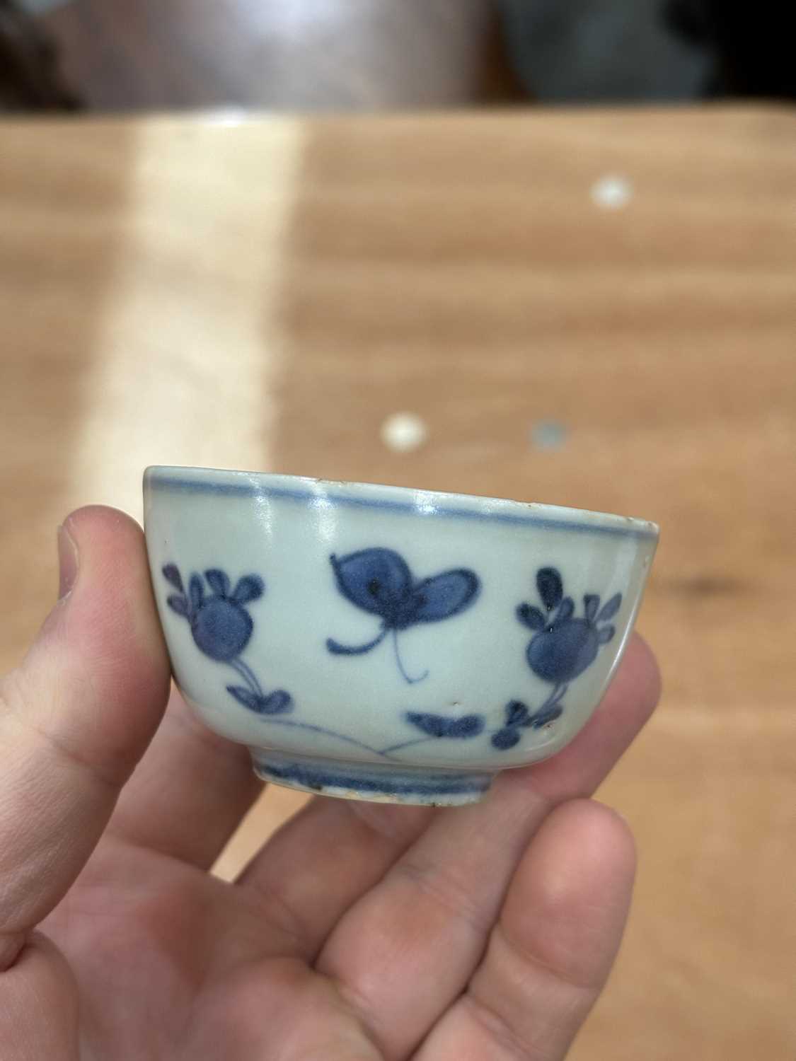 THREE CHINESE PORCELAIN BLUE AND WHITE WINE CUPS, WANLI PERIOD - Image 13 of 13