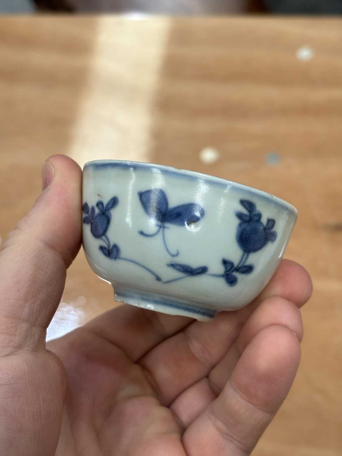 THREE CHINESE PORCELAIN BLUE AND WHITE WINE CUPS, WANLI PERIOD - Image 10 of 13