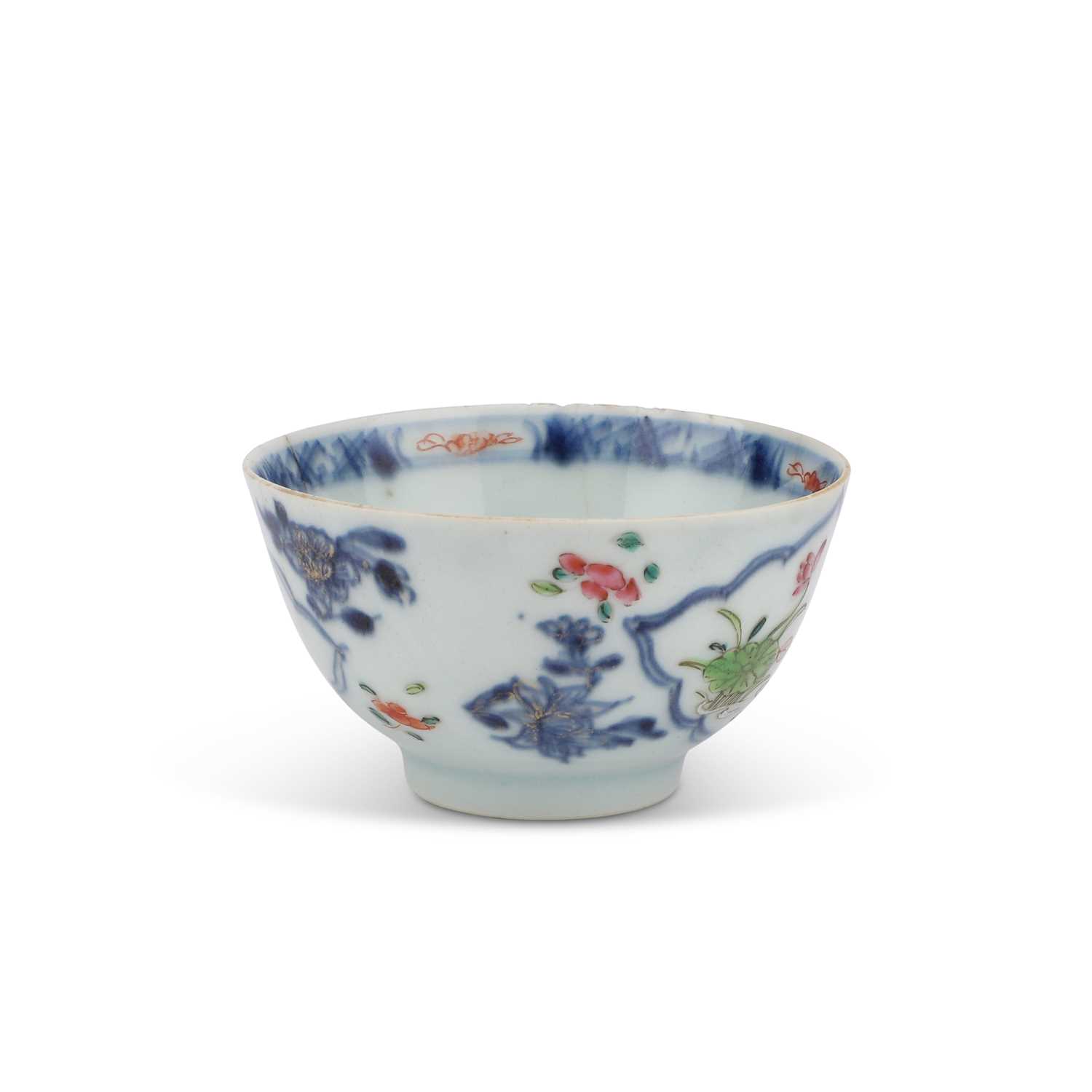 AN 18TH CENTURY CHINESE FAMILLE ROSE TEA BOWL