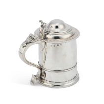 A GEORGE I SILVER LIDDED TANKARD