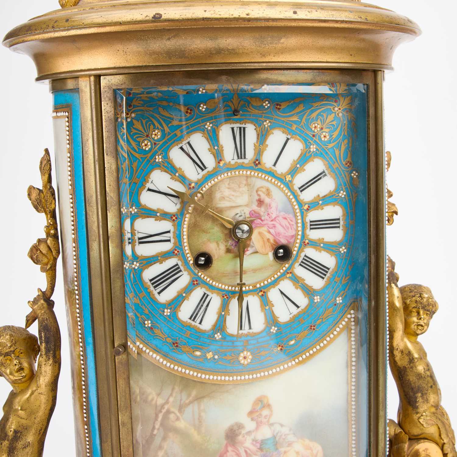 A FINE 19TH CENTURY FRENCH ORMOLU-MOUNTED 'SÈVRES' PORCELAIN CLOCK GARNITURE - Image 2 of 5