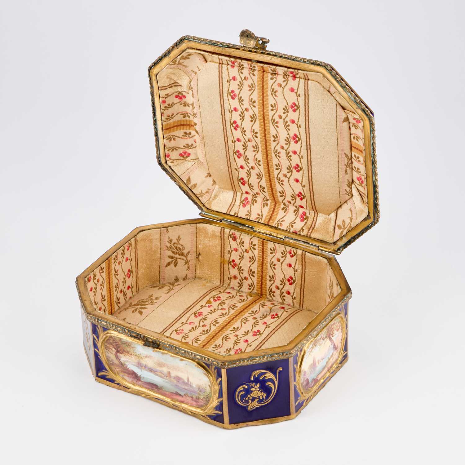 A 19TH CENTURY GILT-METAL MOUNTED SÈVRES STYLE CASKET - Image 2 of 11