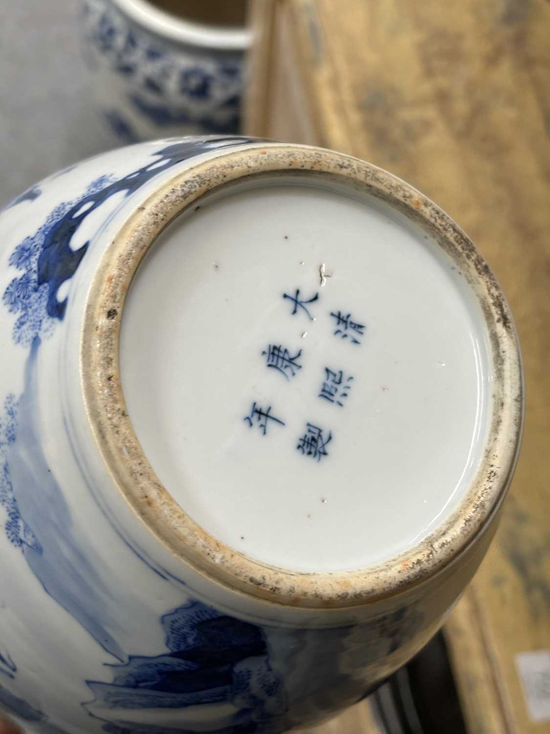 A NEAR PAIR OF 19TH CENTURY CHINESE BLUE AND WHITE VASES - Image 3 of 14