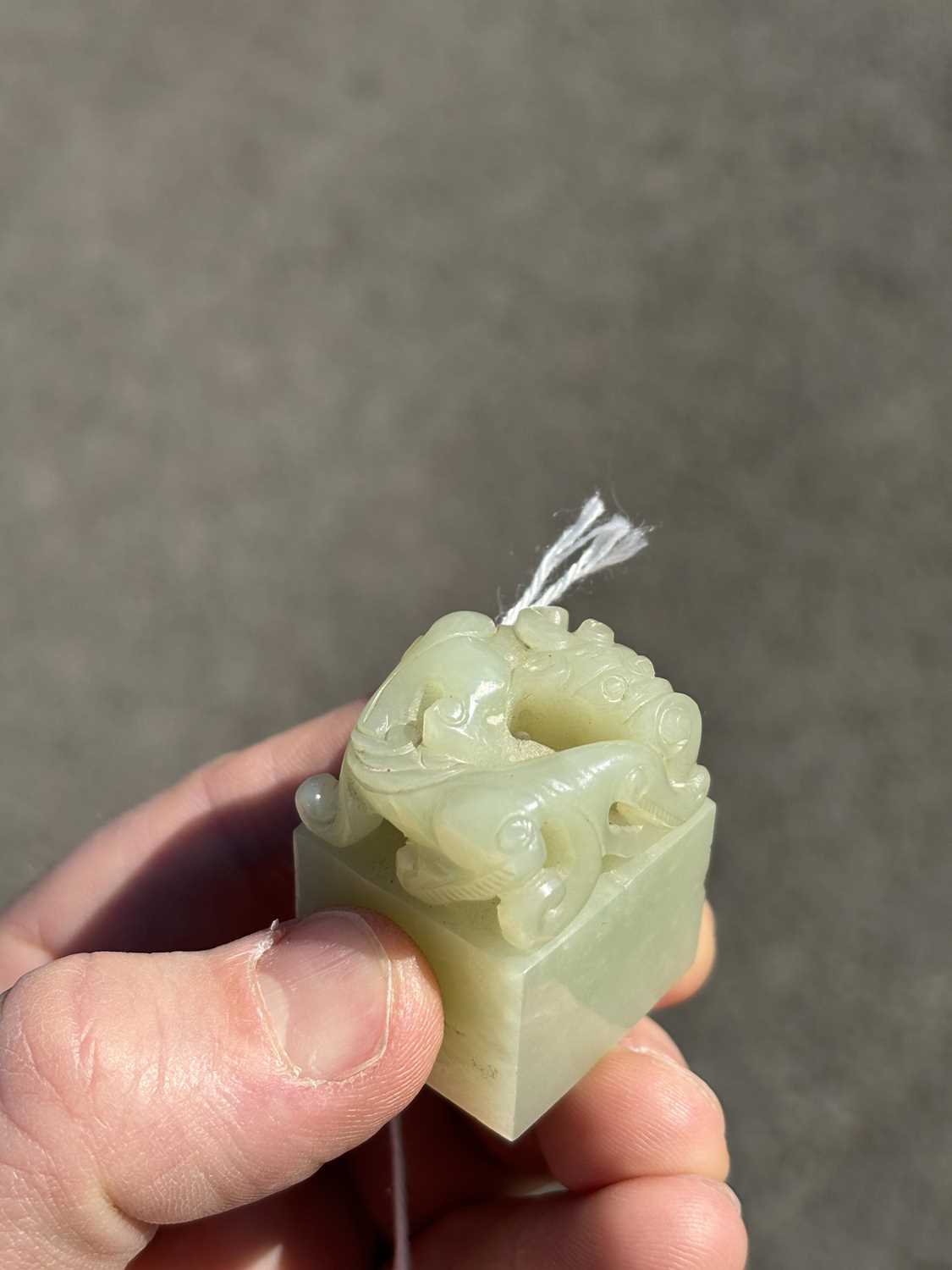 A CHINESE CELADON JADE 'CHILONG' SEAL - Image 6 of 8