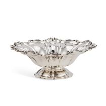 AN EDWARDIAN SILVER CAKE BASKET