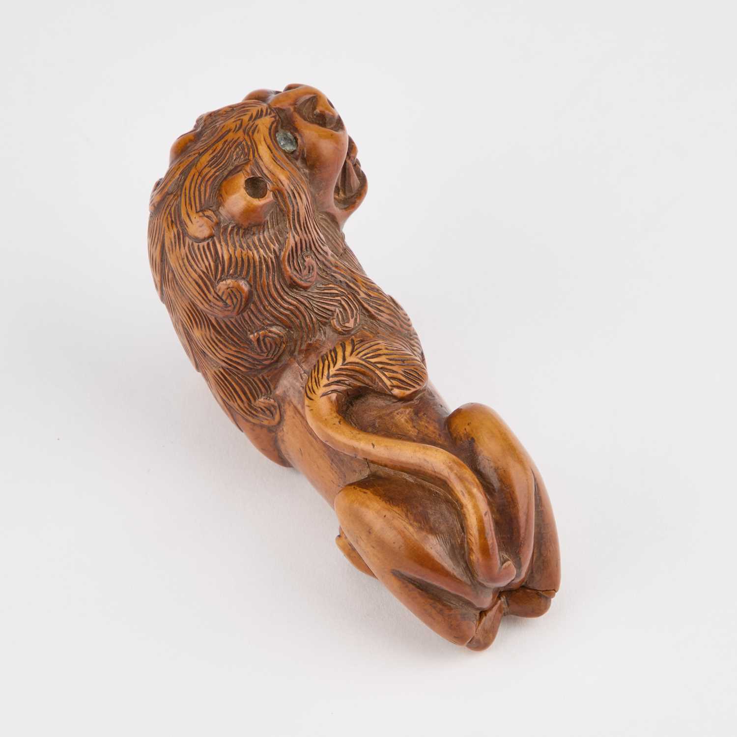 AN 18TH CENTURY FRUITWOOD 'LION' SNUFF BOX - Image 4 of 5