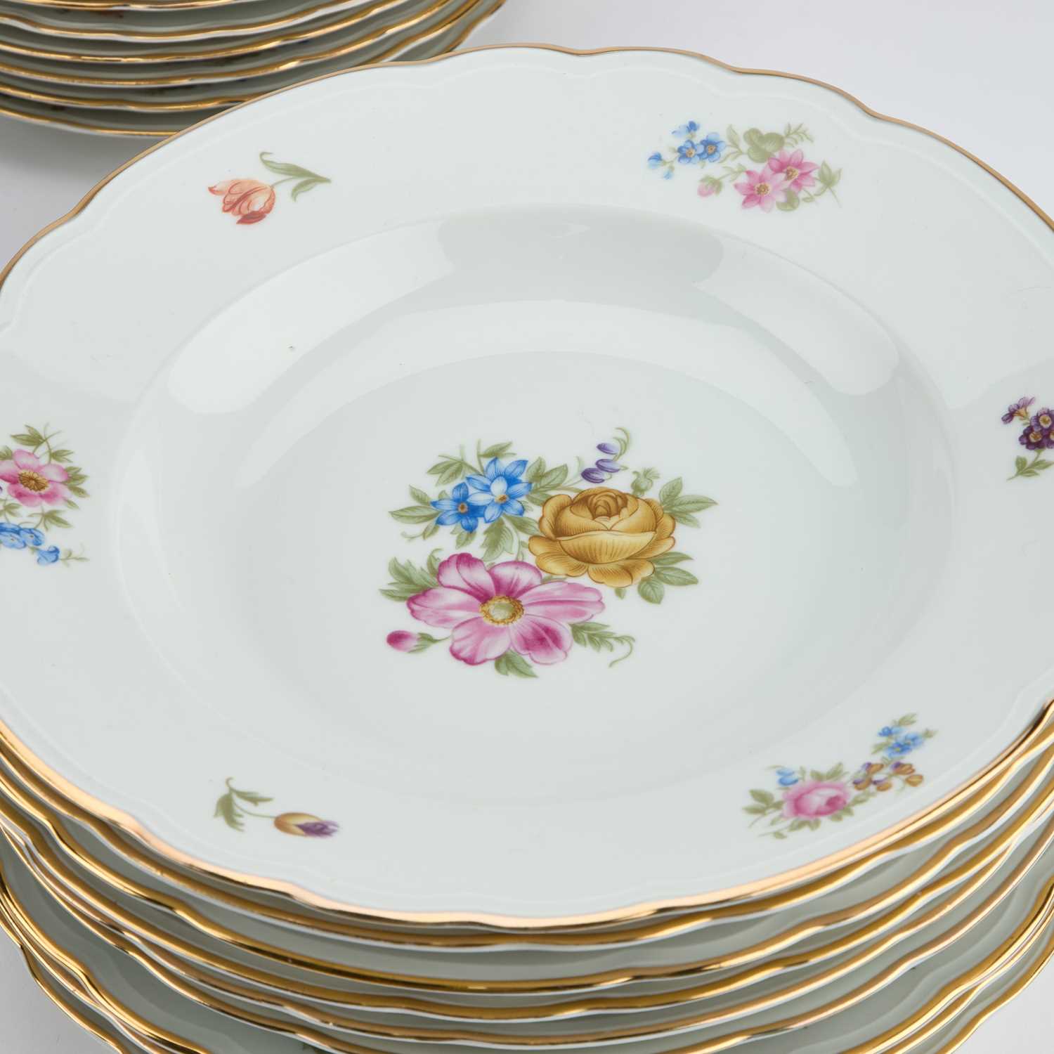 RICHARD GINORI (ITALY), A VERY RARE FLORAL PATTERN DINNER SERVICE - Image 5 of 5