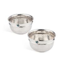 LIBERTY & CO: A PAIR OF ARTS AND CRAFTS SILVER BOWLS