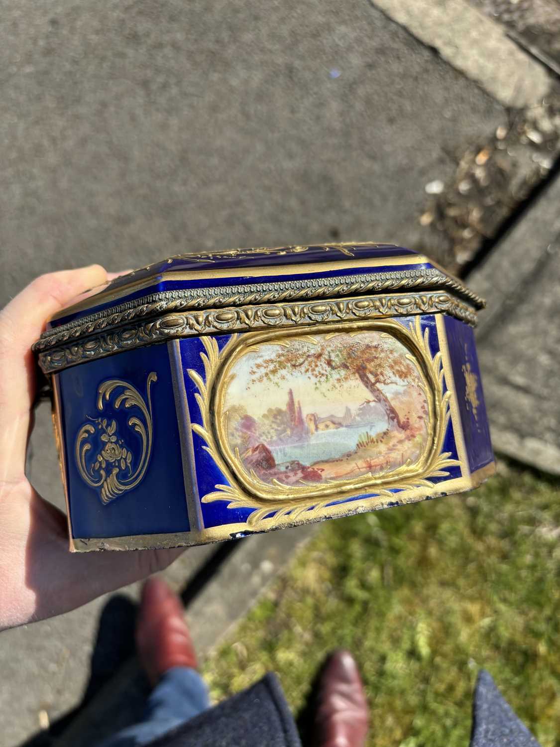 A 19TH CENTURY GILT-METAL MOUNTED SÈVRES STYLE CASKET - Image 8 of 11