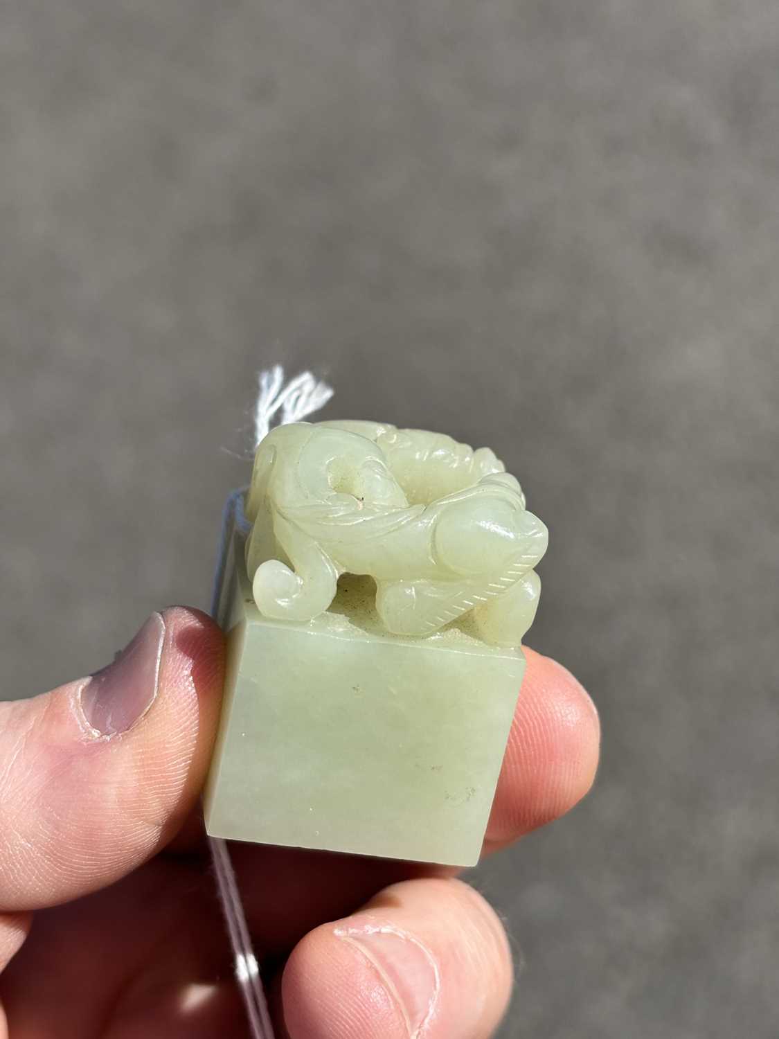 A CHINESE CELADON JADE 'CHILONG' SEAL - Image 5 of 8