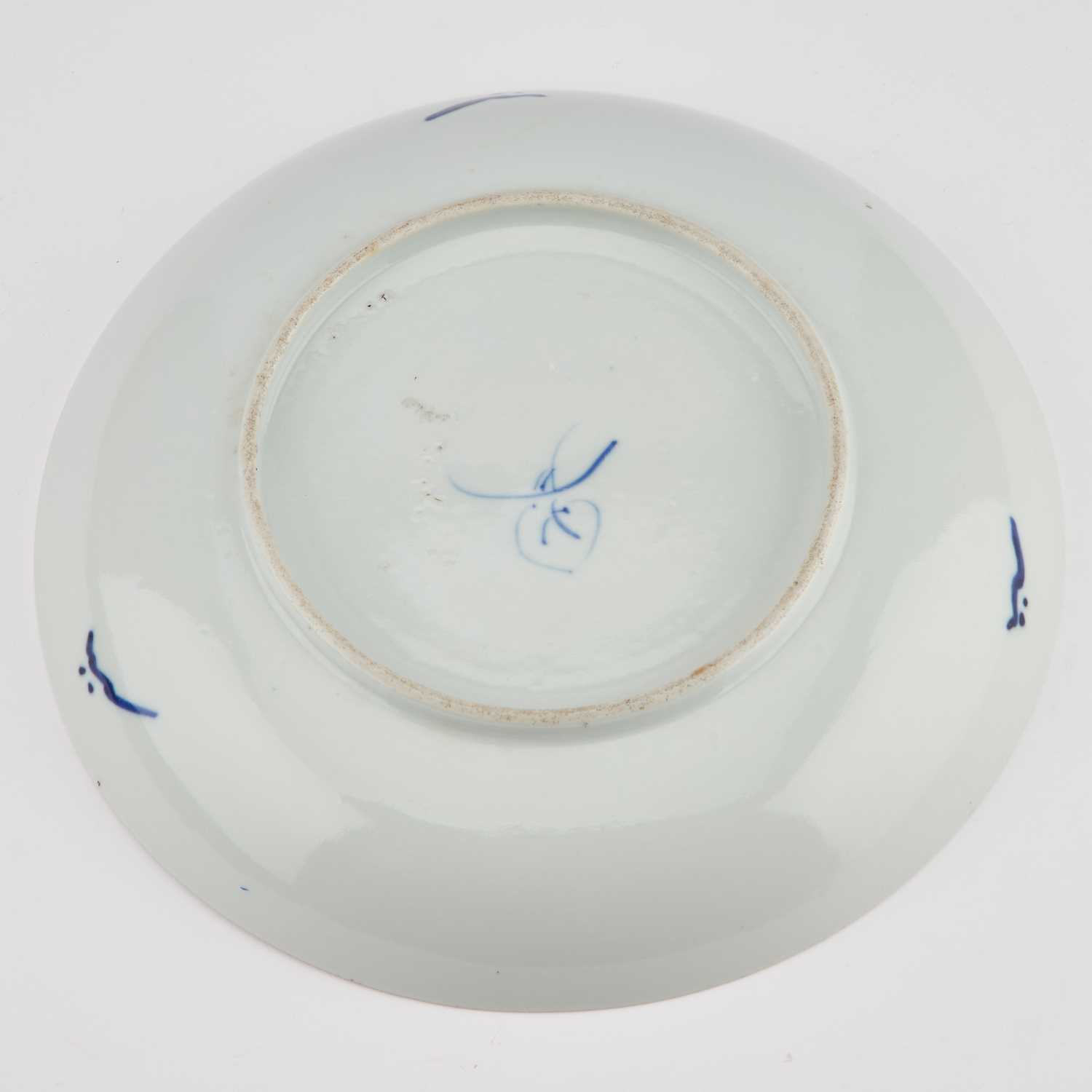 A CHINESE BLUE AND WHITE DISH - Image 2 of 2