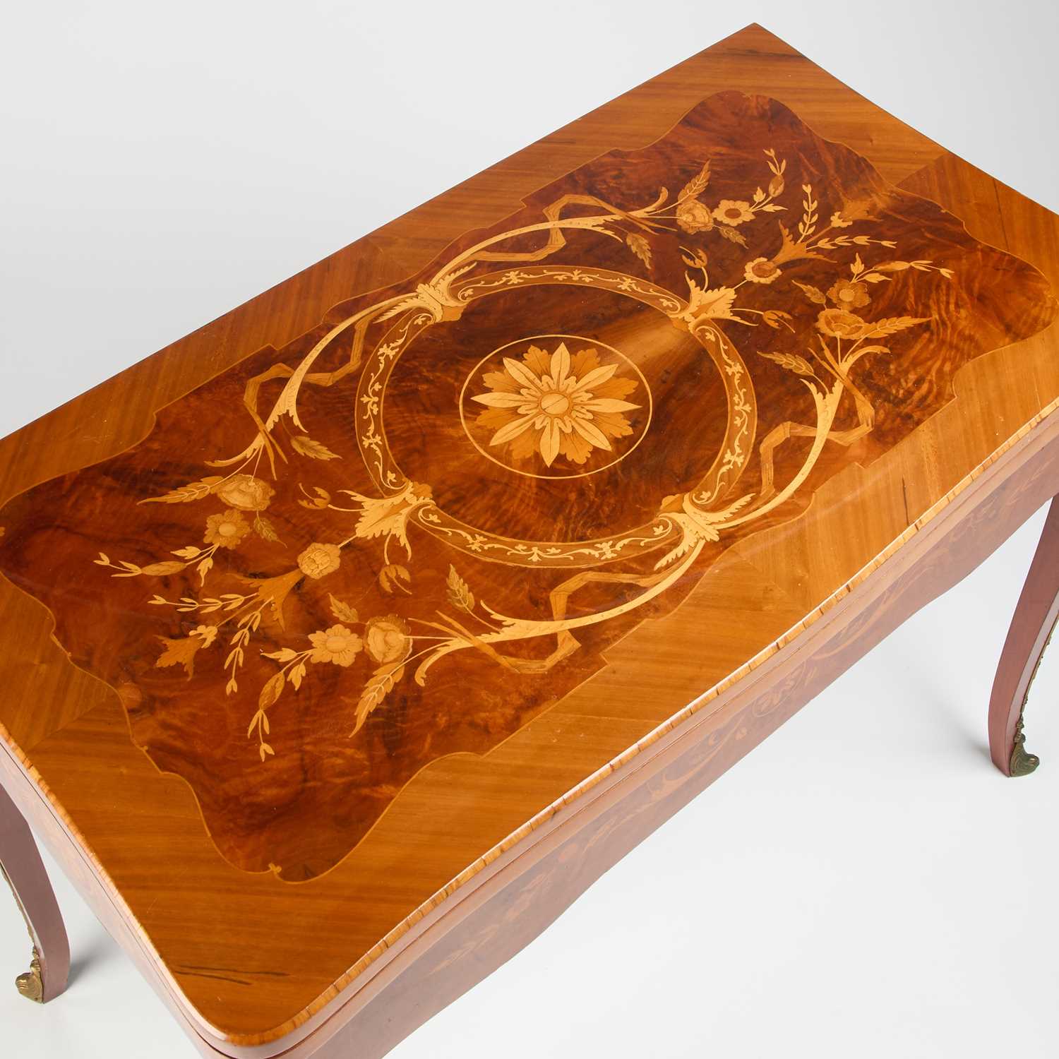 A CONTINENTAL FLORAL MARQUETRY FOLDOVER GAMES TABLE - Image 4 of 4