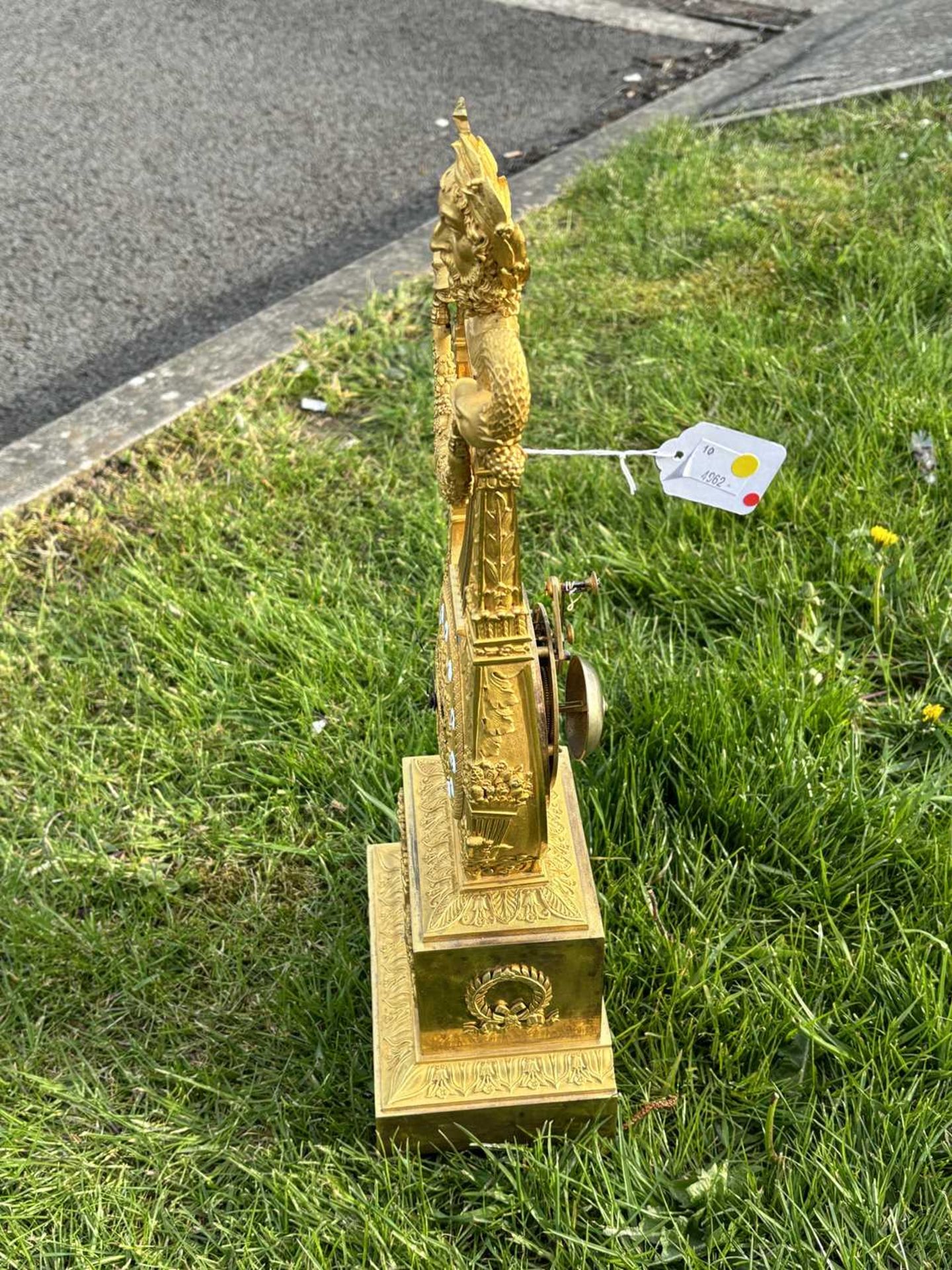 A 19TH CENTURY FRENCH ORMOLU LYRE MANTEL CLOCK - Image 8 of 12