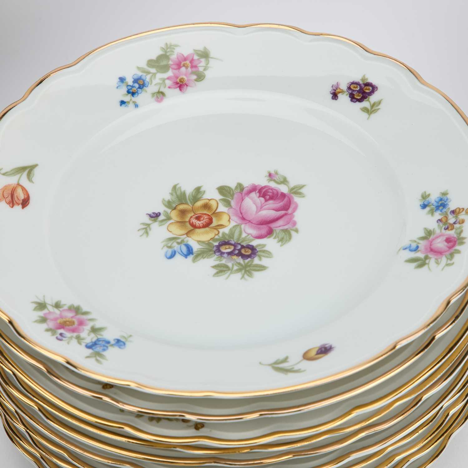 RICHARD GINORI (ITALY), A VERY RARE FLORAL PATTERN DINNER SERVICE - Image 3 of 5
