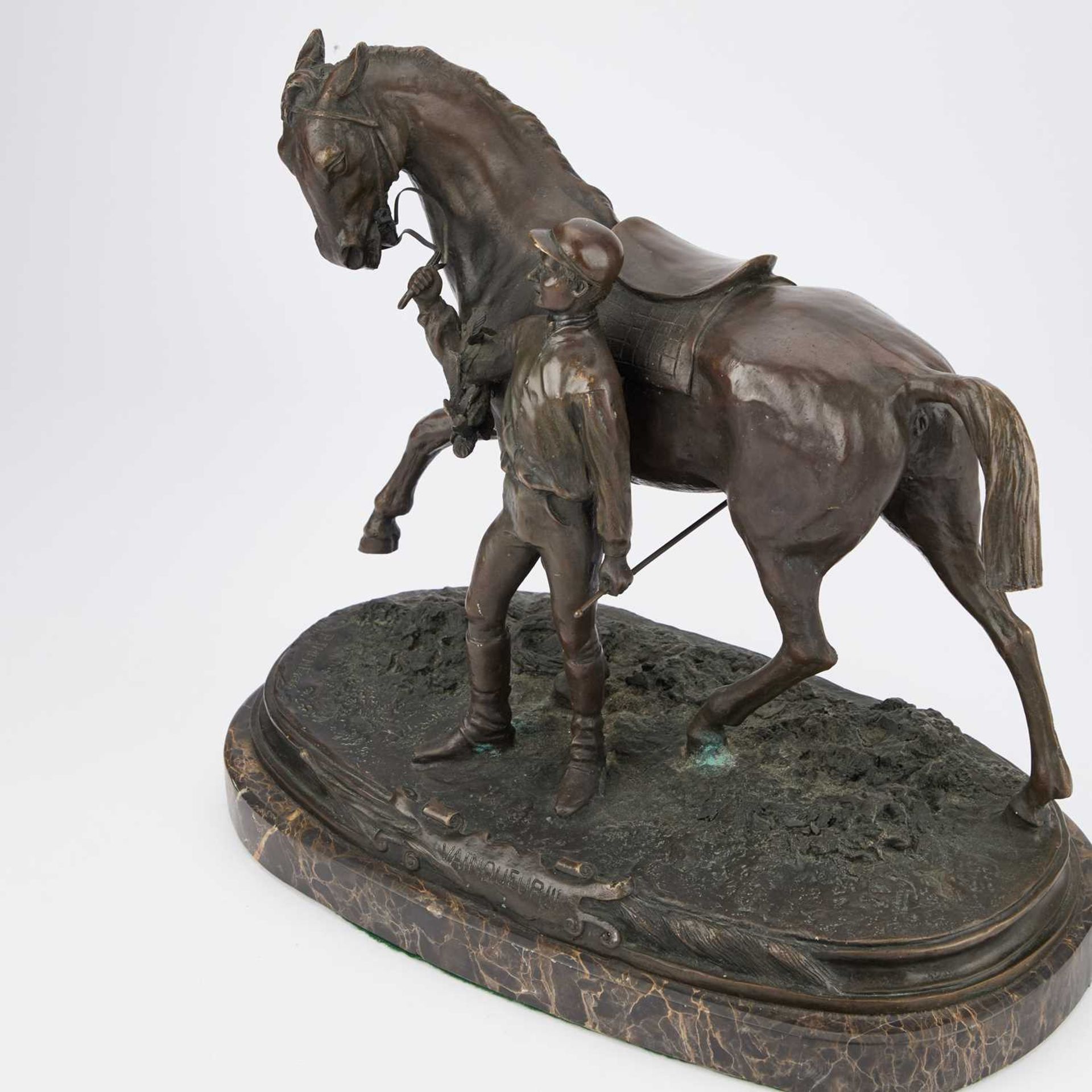 AFTER PIERRE JULES MÈNE (FRENCH, 1810-1879), 'VAINQUEUR', A PATINATED BRONZE EQUESTRIAN GROUP - Image 4 of 4