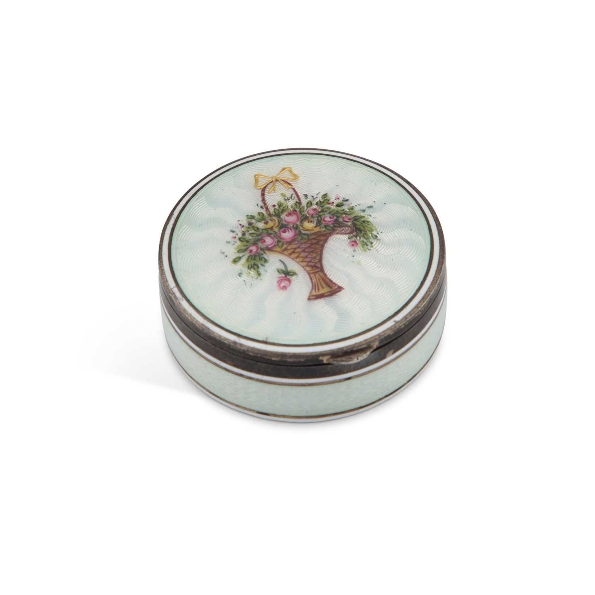 A CONTINENTAL SILVER AND ENAMEL PILL BOX