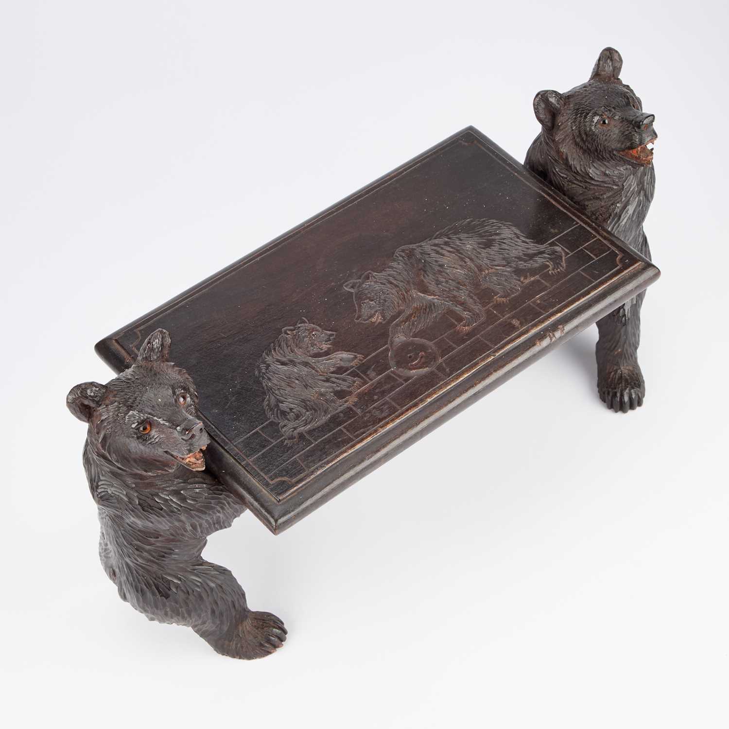 A BLACK FOREST MINIATURE 'BEAR' BENCH OR TABLE, LATE 19TH CENTURY - Image 3 of 3