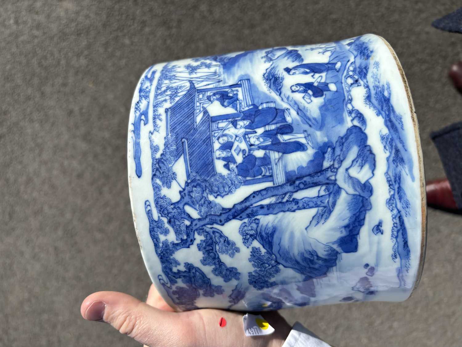 A CHINESE BLUE AND WHITE 'LANDSCAPE' BRUSH POT, BITONG - Image 3 of 8