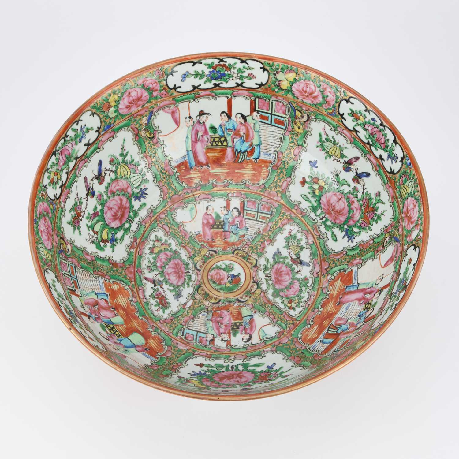 A CHINESE CANTON FAMILLE ROSE PUNCH BOWL, LATE 19TH/ EARLY 20TH CENTURY - Image 2 of 3