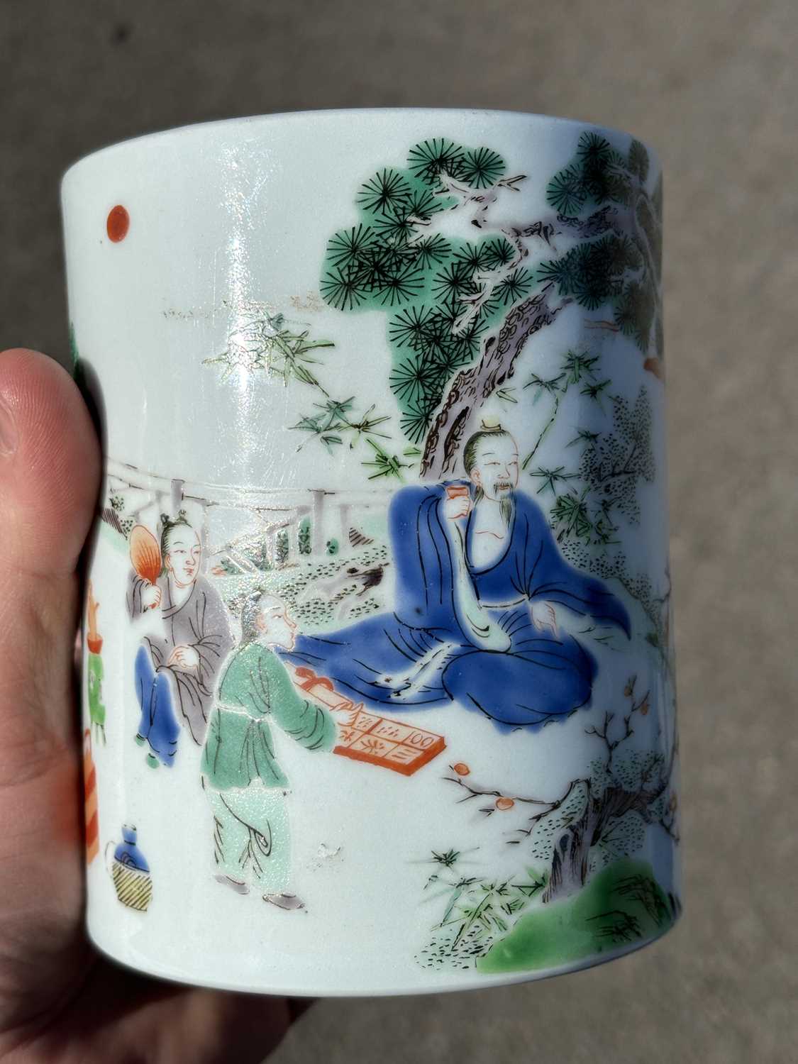 A CHINESE FAMILLE VERTE INSCRIBED BRUSH POT - Image 2 of 7