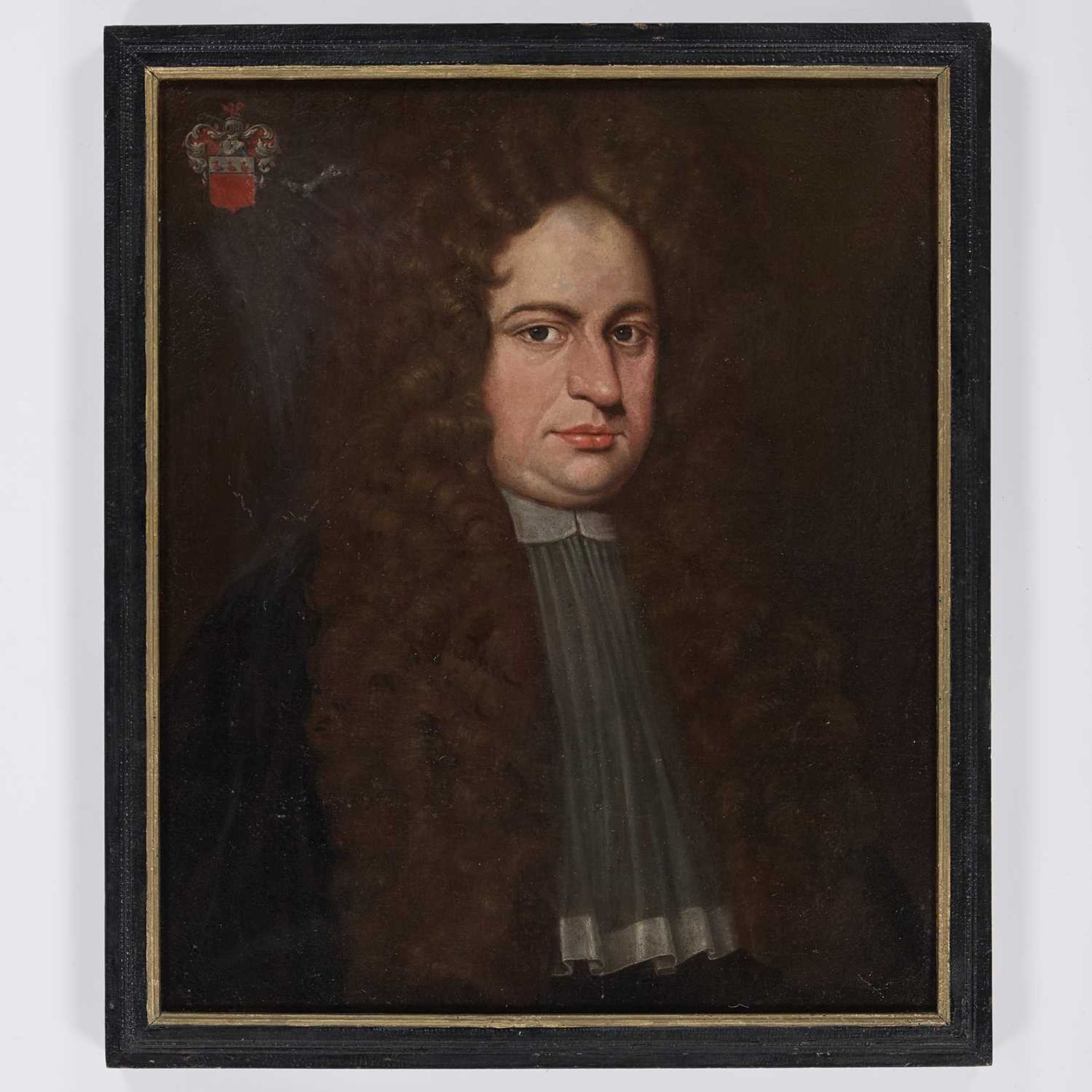 17TH/ 18TH CENTURY ENGLISH SCHOOL PORTRAIT OF A GENTLEMAN, WITH FAMILY CREST - Image 2 of 3