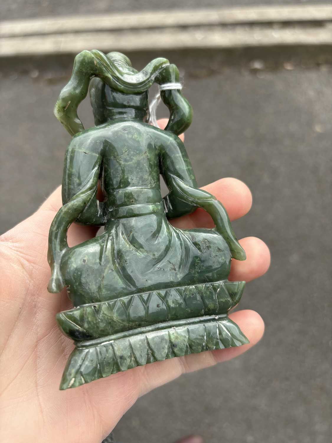 A CHINESE SPINACH JADE FIGURE OF A BODHISATTVA - Image 10 of 10