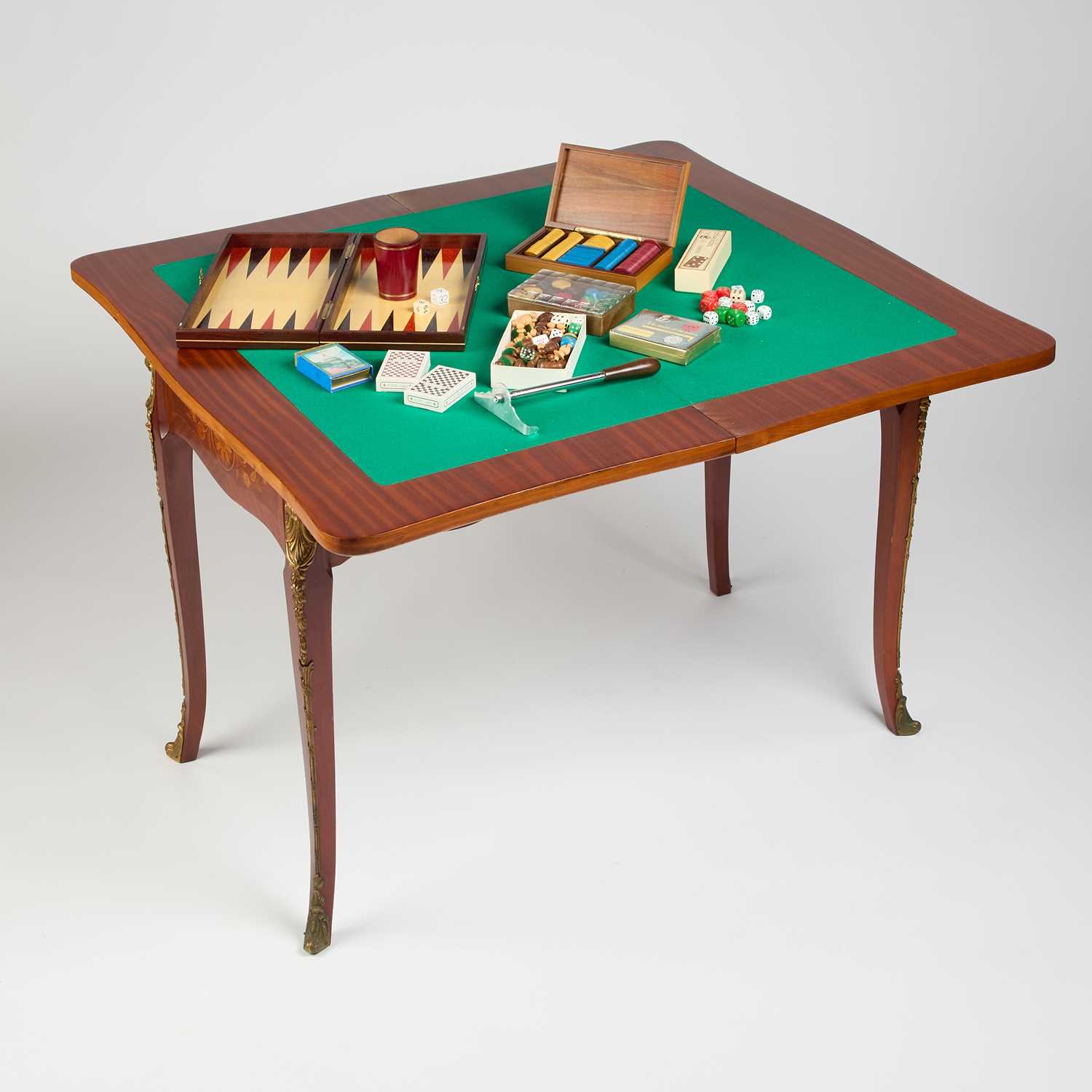 A CONTINENTAL FLORAL MARQUETRY FOLDOVER GAMES TABLE - Image 3 of 4