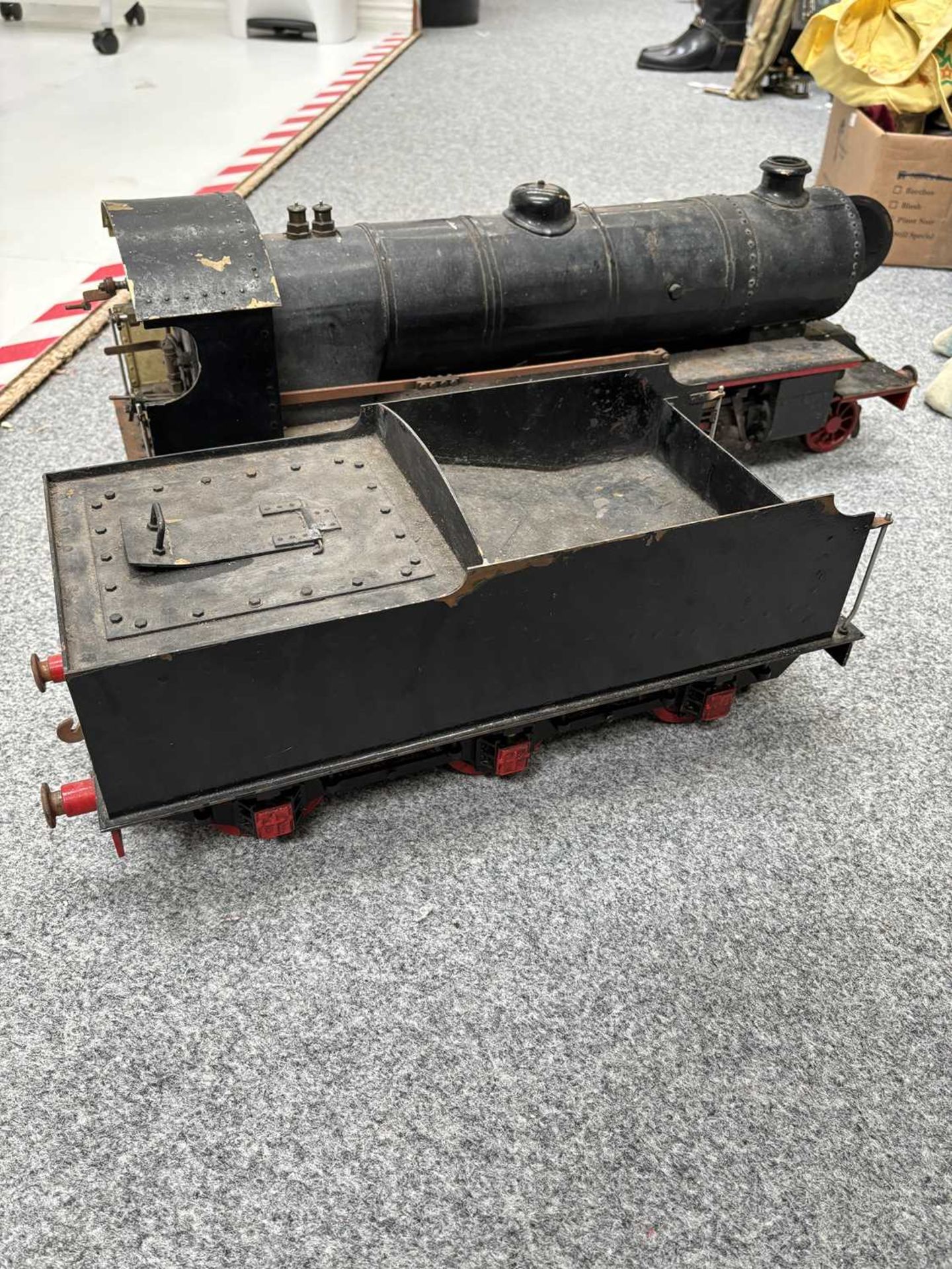 A SCRATCH-BUILT FREELANCE DESIGN LIVE STEAM MODEL RAILWAY 2-6-2 LOCOMOTIVE AND TENDER - Image 6 of 7