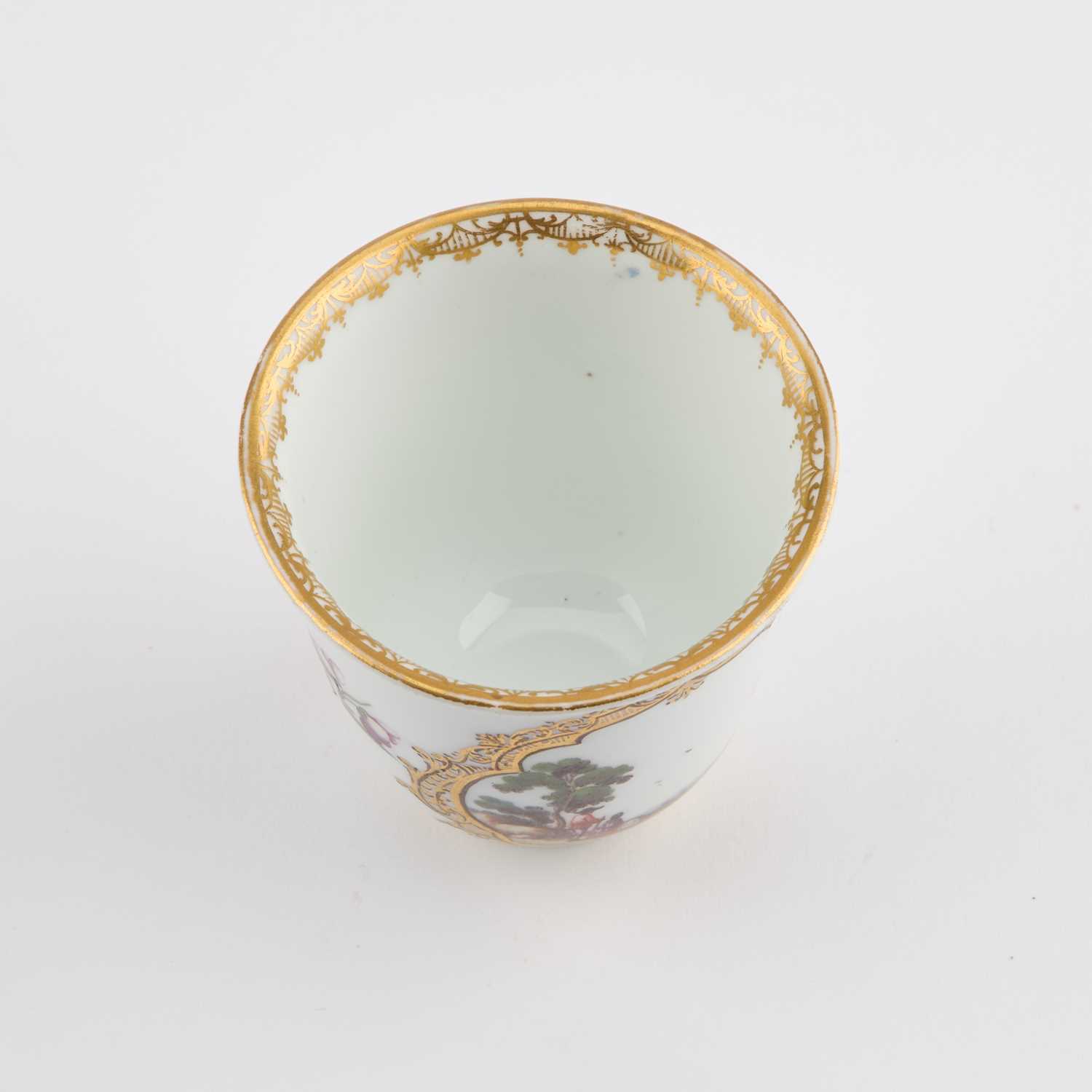 A MEISSEN CHOCOLATE BEAKER - Image 6 of 6